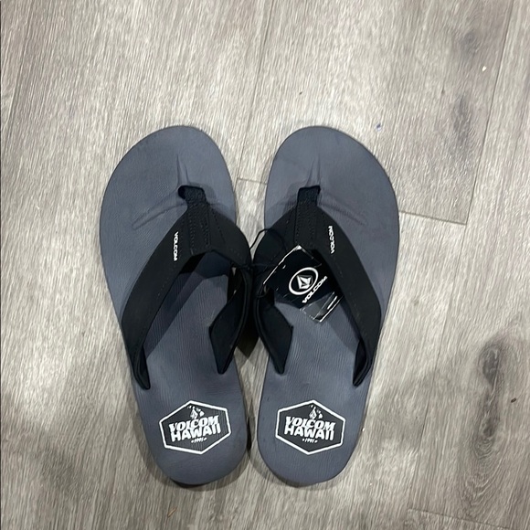 Volcom Hawaii Black Flip Flops - Picture 1 of 3